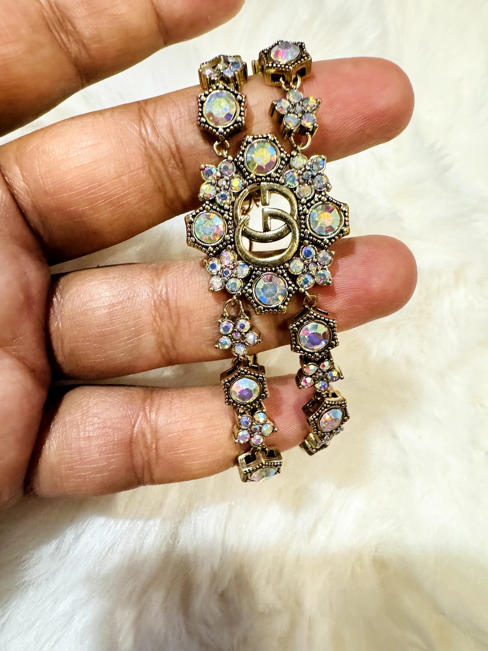 Gucci Gold-Tone Bracelet with Aurora Crystal Accents🌷🌷
